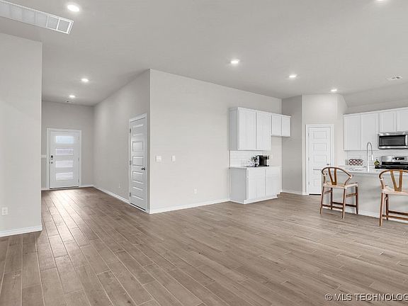 3rd image of 6313 N 30th St