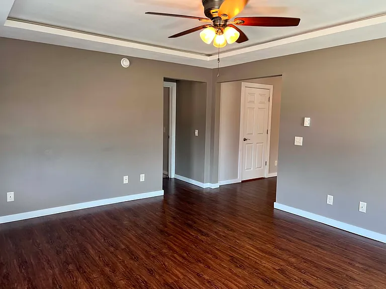 201 E Division St #2 — Photo 5
