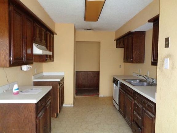 3rd image of 2901 Mesa Dr