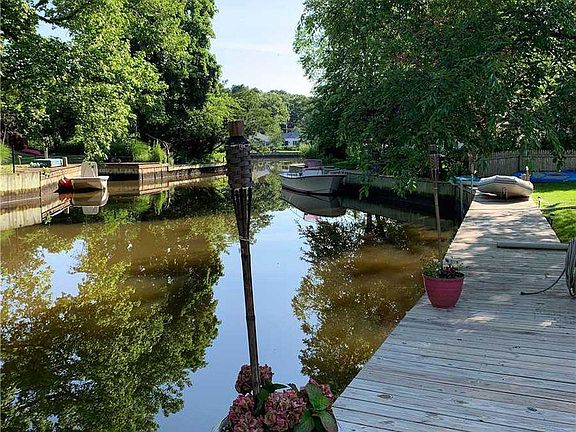 5th image of 81 Shore Dr