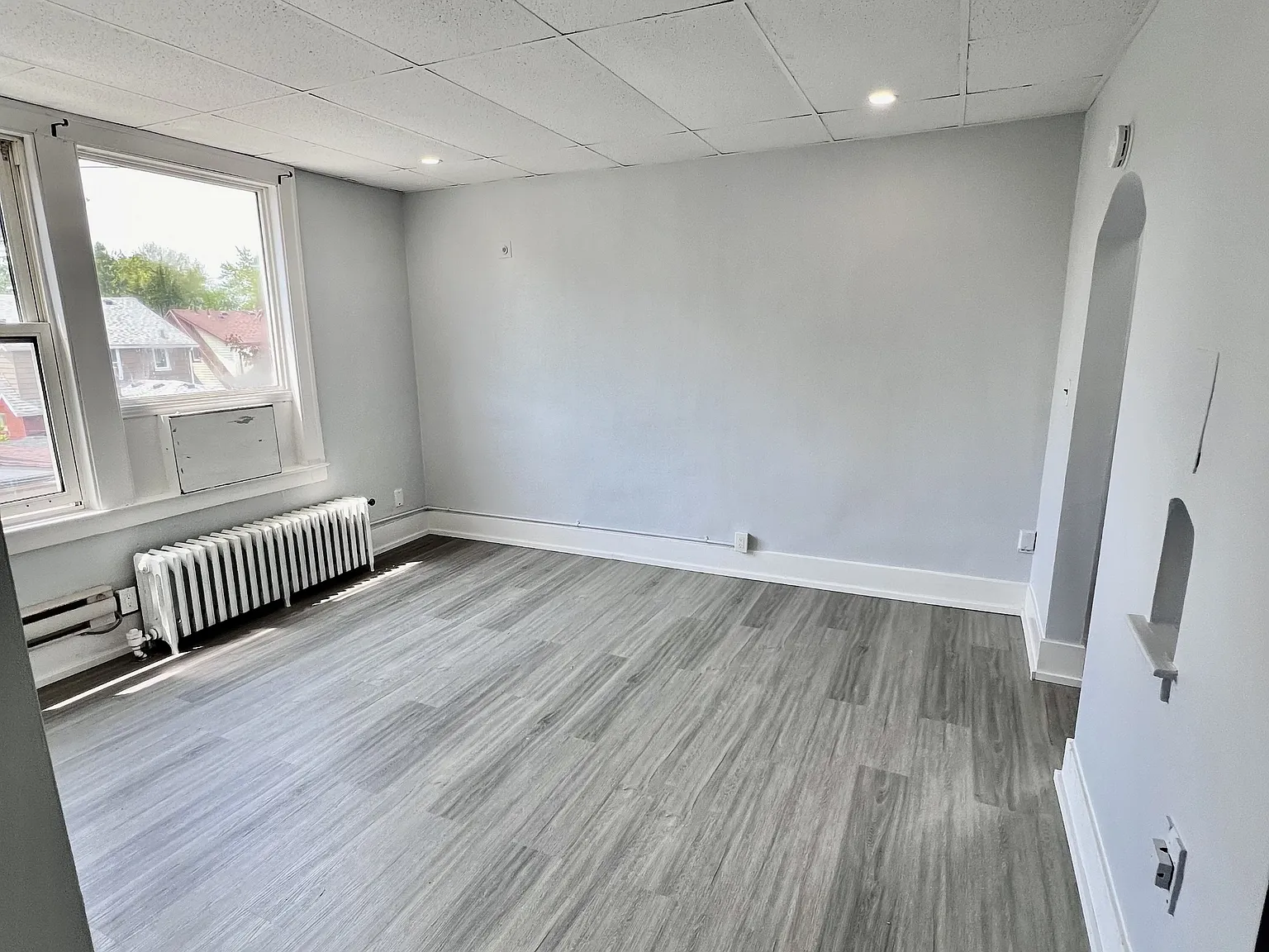 1495 Gladstone Avenue — Photo 2