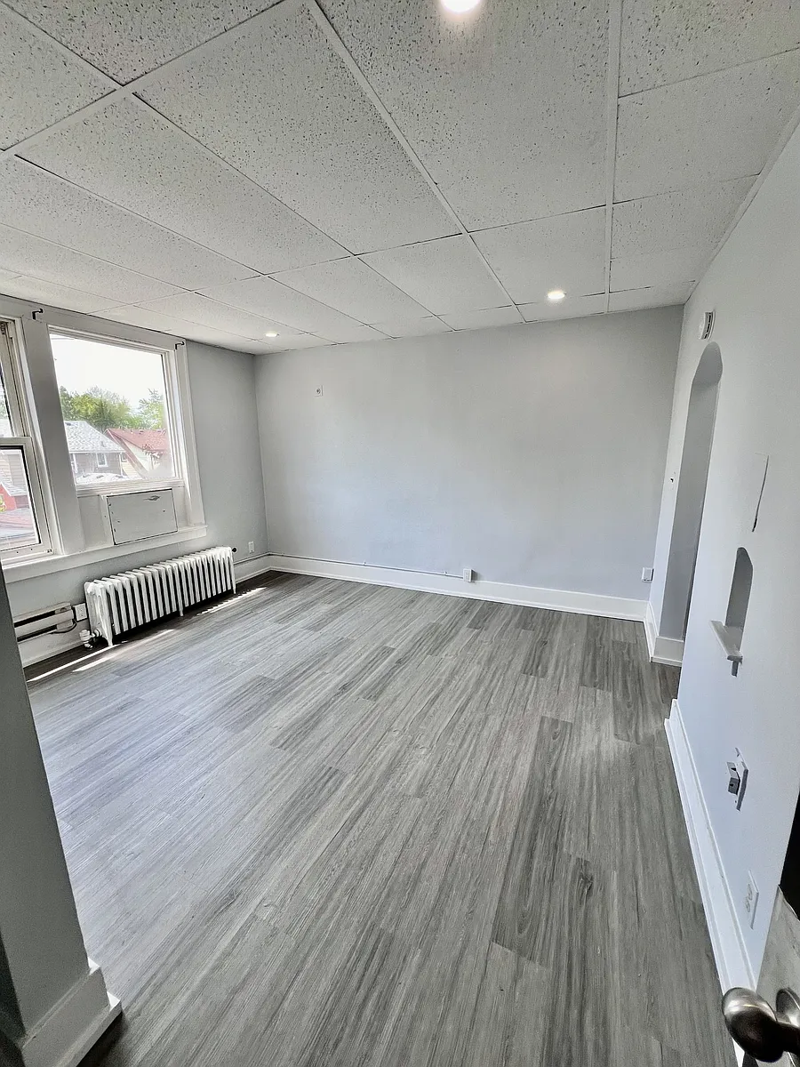 Building Photo - 1495 Gladstone Ave
