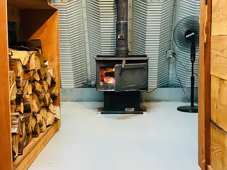Wood burning fireplace in the shop portion...great for Winter time. Apartment Studio is heated separately via propane gas heater.