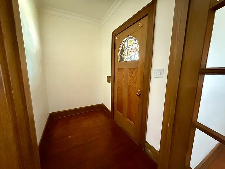 422 Paris Ave — Photo 3