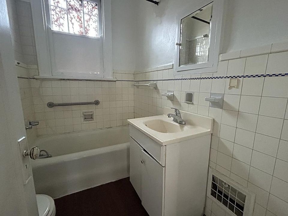 842 Hermosa Ave Cincinnati, OH Zillow Apartments for Rent in Cincinnati