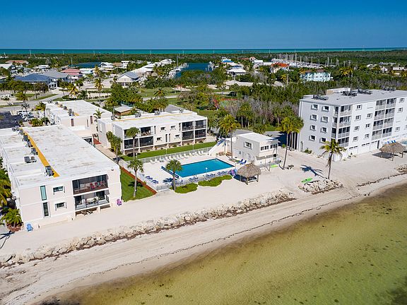 4th image of 133 Coco Plum Dr #22