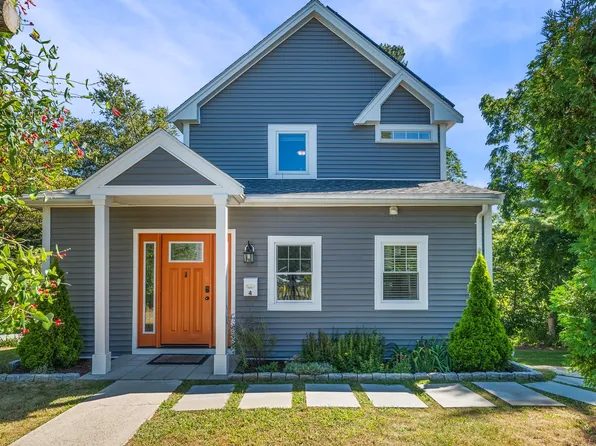 4 Lynwood Ave, Gloucester, MA 01930