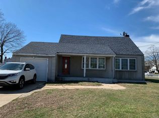 158 Deer Lake Dr, North Babylon, NY 11703