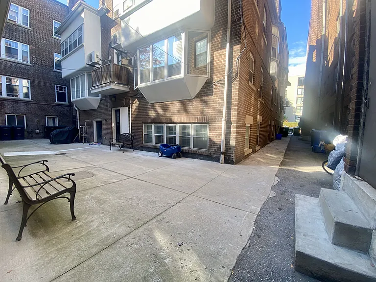 341 Saint Clair Ave W #E — Photo 17