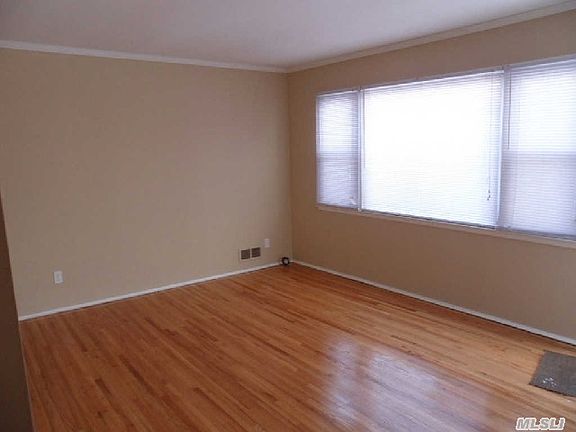 3rd image of 16 Sewell St