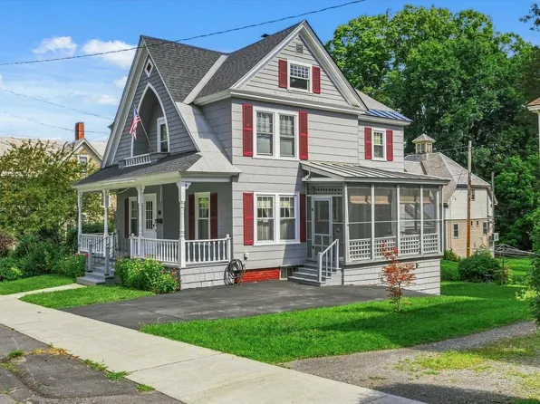28 Pine Street, Rockingham, VT 05101