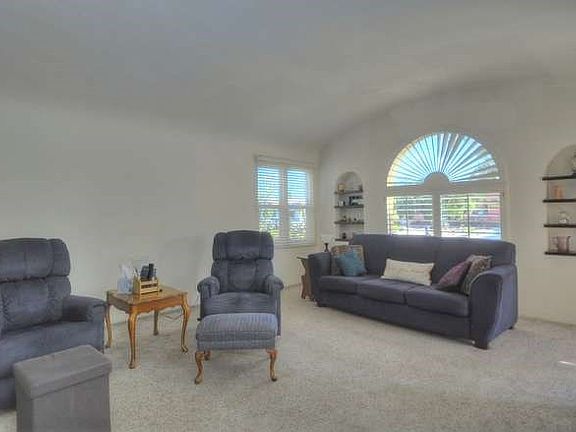 View to LR as you pass through the entryway...