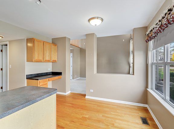 4th image of 934 Charlela Ln