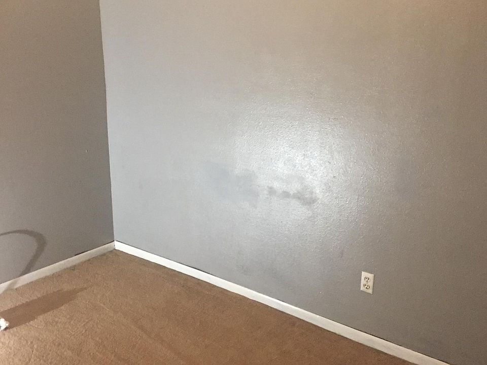 2nd image of 307 E Deer Creek Dr