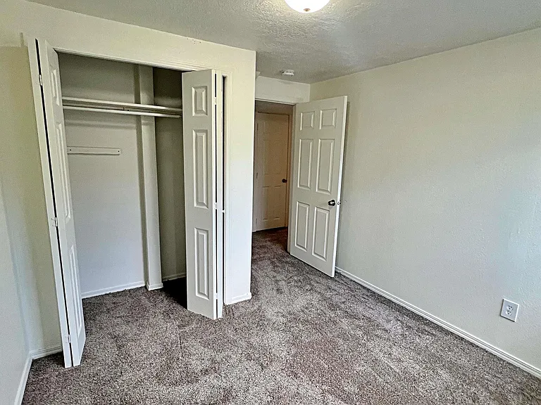 10 Pinewood Dr — Photo 7