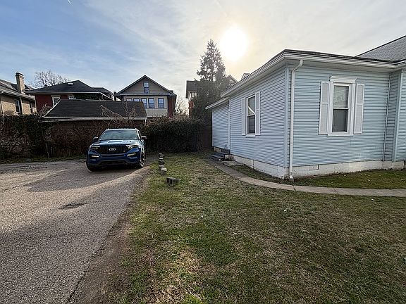 2nd image of 1527 1/2 Lee St E
