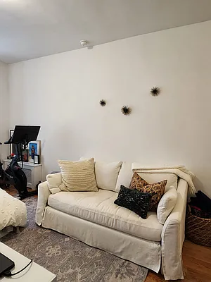 Rented by CitySites Real Estate Group | media 4