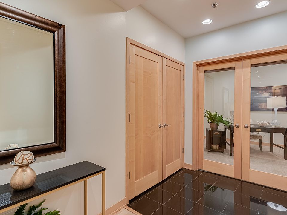 1st image of 1325 N Van Buren St APT 507