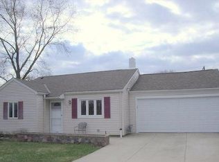 1917 N 116th St, Wauwatosa, WI 53226