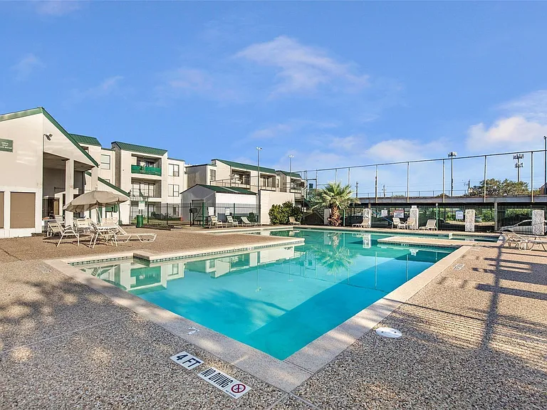 2822 S Bartell Dr #21 — Photo 2