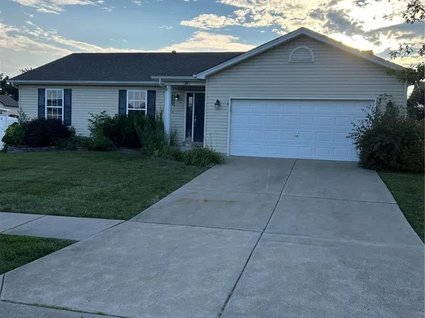 205 Trotters Point Dr, Wright City, MO 63390