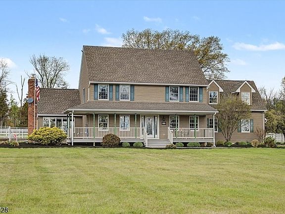 3rd image of 502 Woolf Rd
