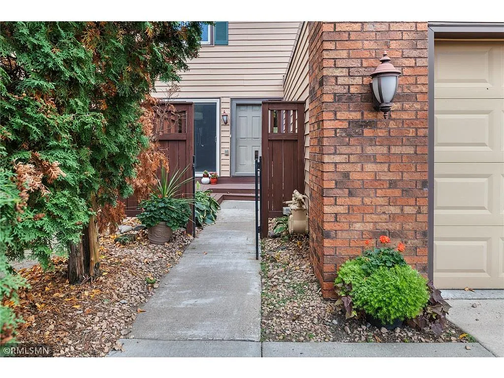 Building Photo - 4831 Spring Cir