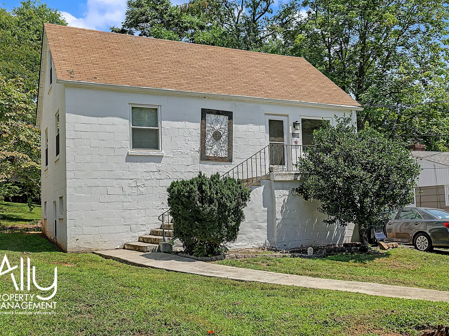 Woodland Drive - 2550 Unit A - 1 — Photo 2