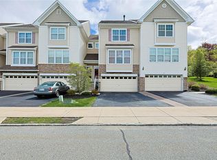 810 Hawthorn Way, New Windsor, NY 12553
