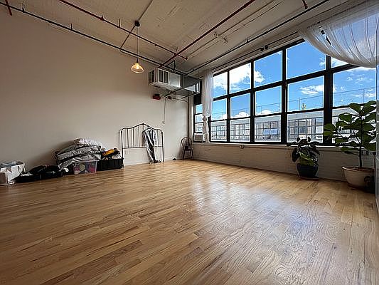 5th image of 205 McKibbin St #511