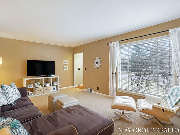 4th image of 1744 Woodcliff Ave SE