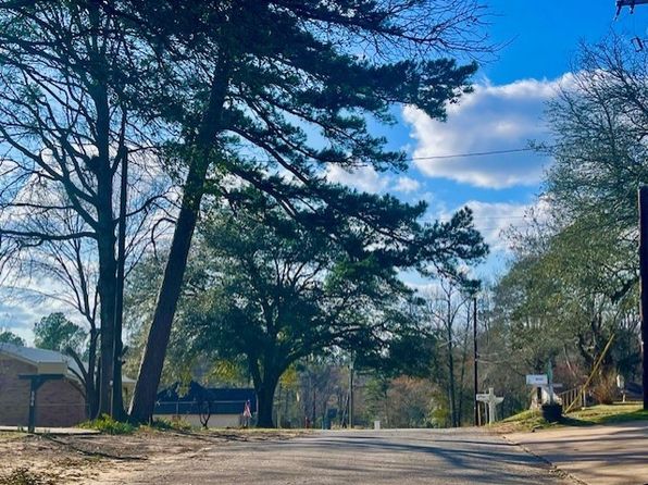 406 Elm St, Overton, TX 75684