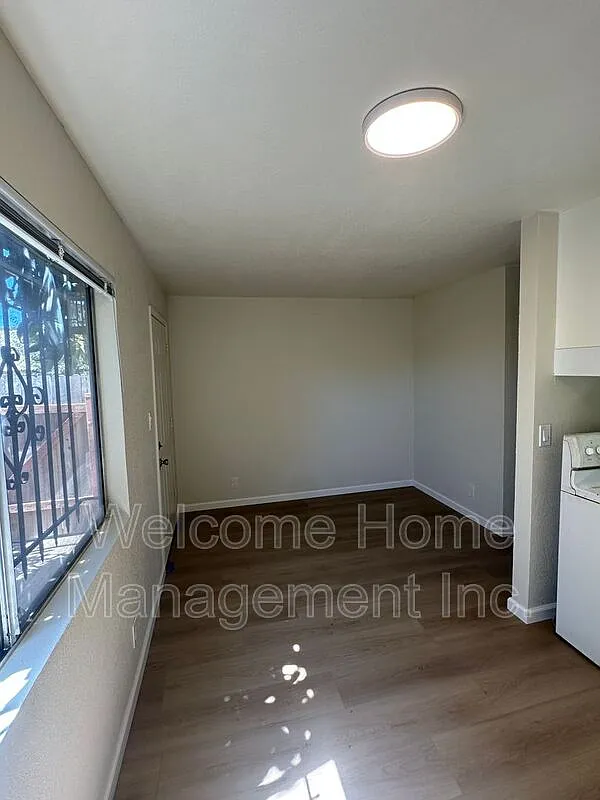 2 bed, 1.5 bath, 930 sqft, $2,550 — Photo 3