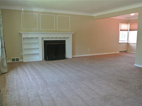 2nd image of 27120 Parkwood Dr