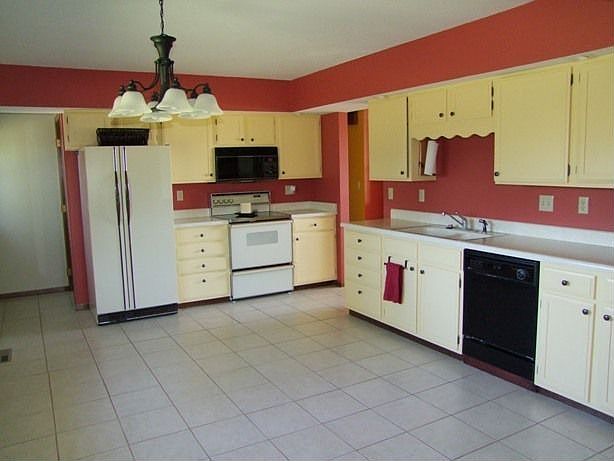 2nd image of 500 W Jensen St