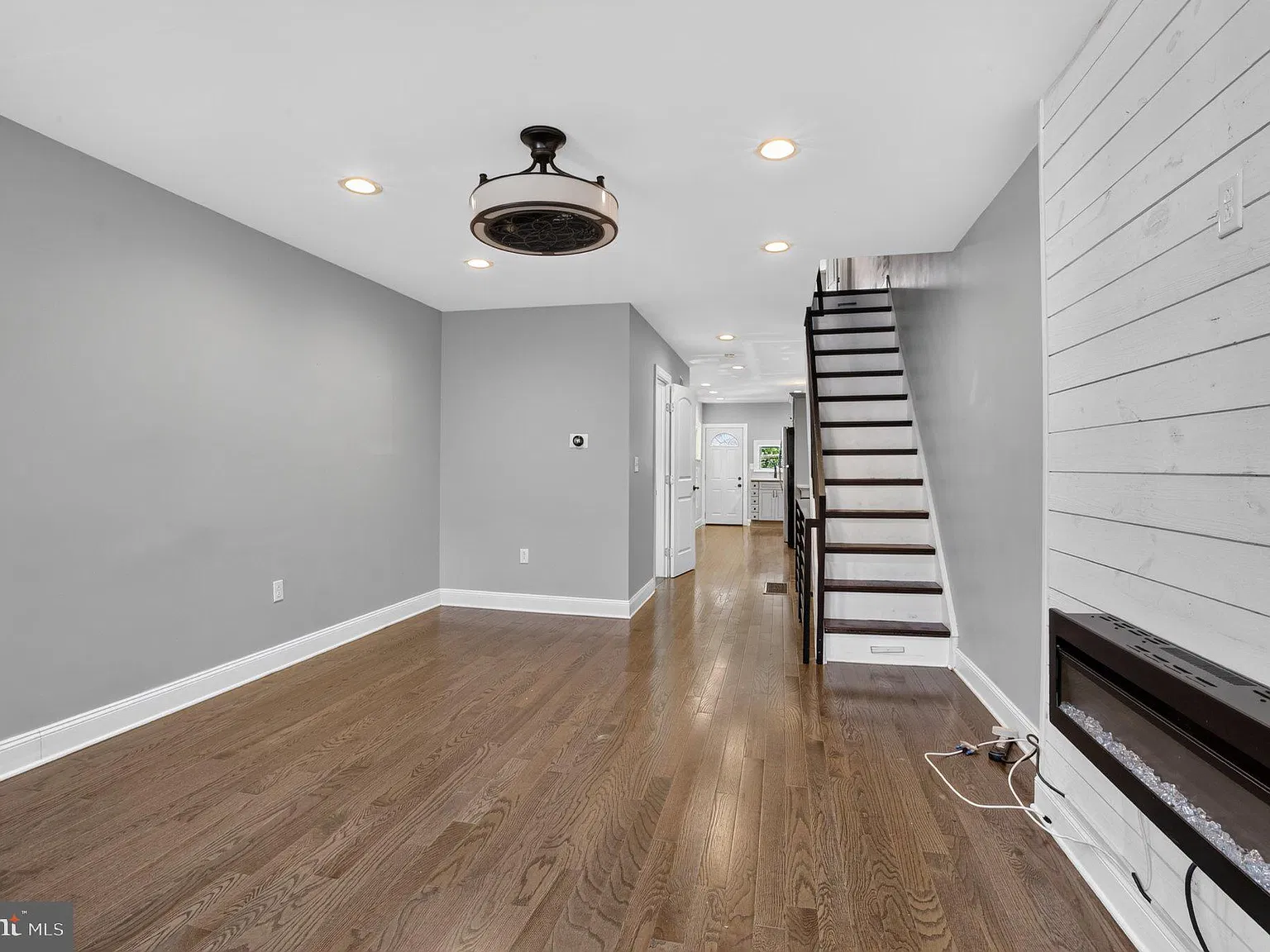3 bed, 2.0 bath, 1190 sqft, $2,750 — Photo 3