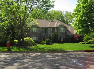 13 Golden Rd, Suffern, NY 10901