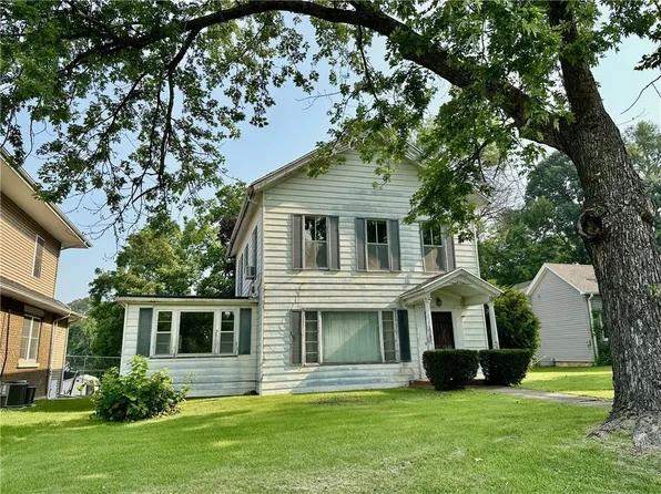 421 W 12th St, Trenton, MO 64683