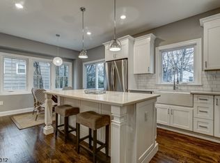 13 Washington Ct, Livingston, NJ 07039
