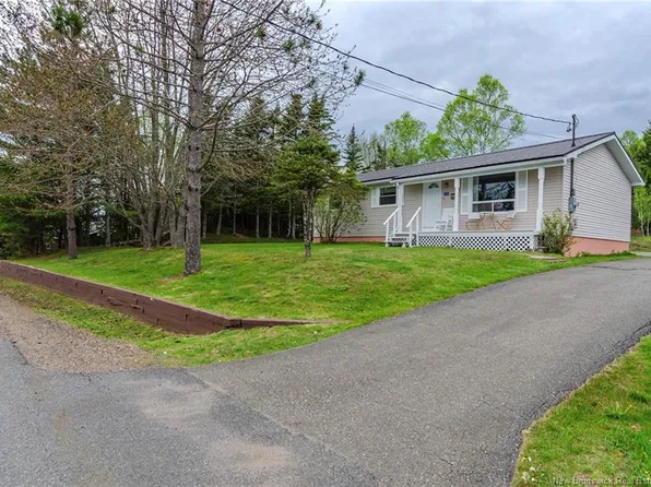 16 Armstrong Cres, Saint George, NB E5C 1A2