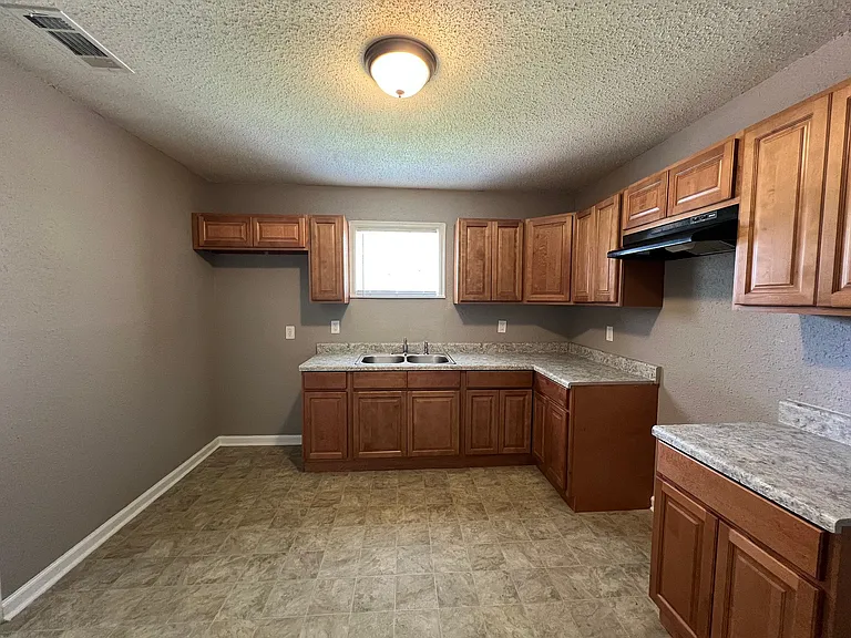 25 E McKellar Ave — Photo 4