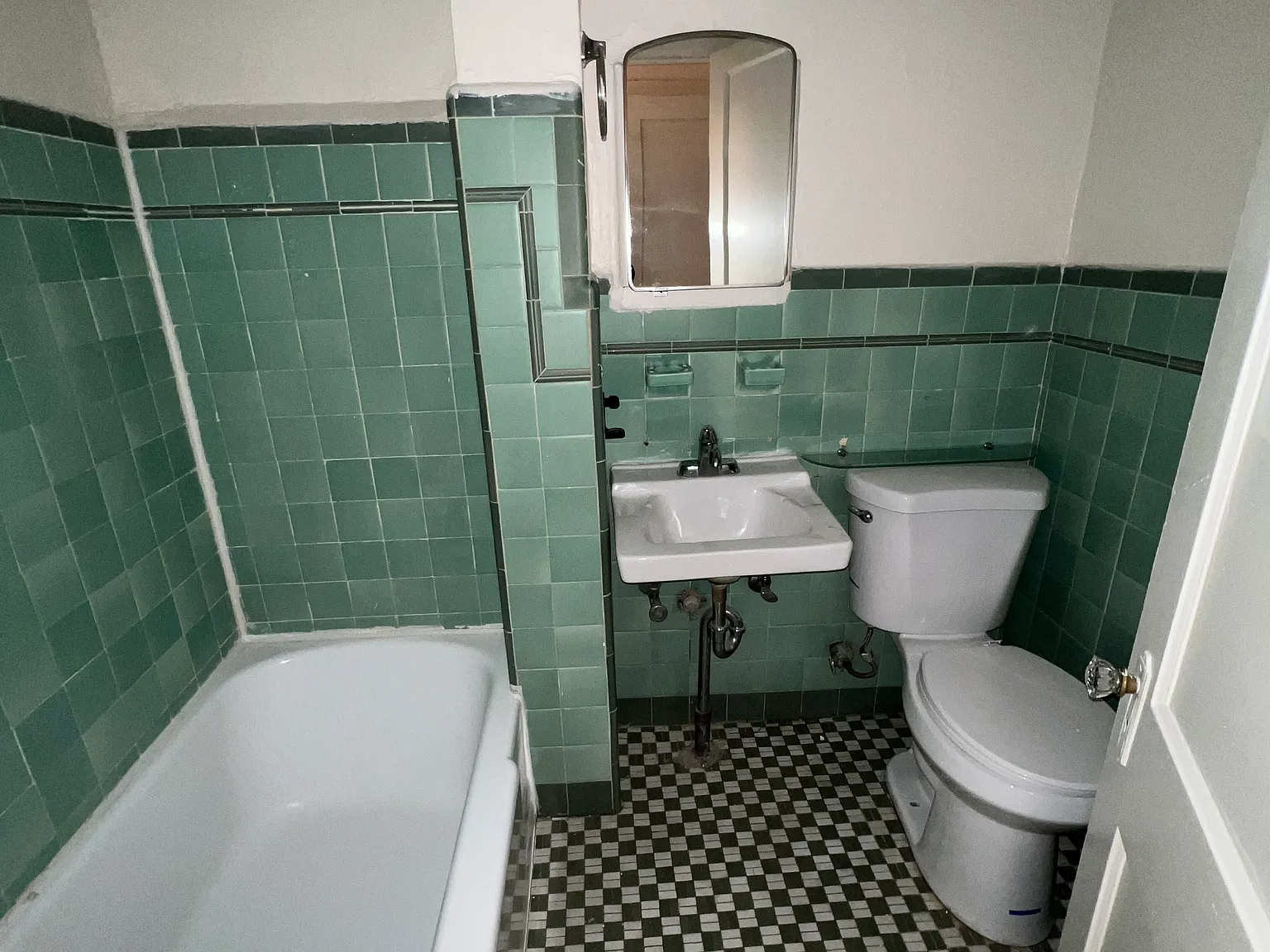 Studio, 260 sqft, $1,040 — Photo 3