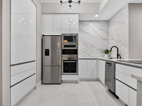 4th image of 701 S Olive Avenue #1205