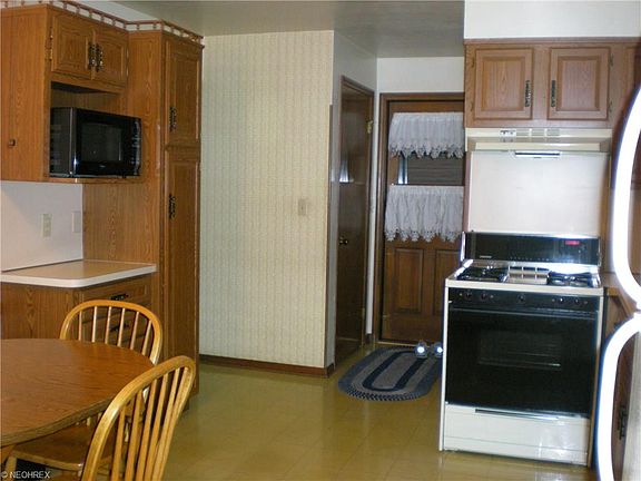 3rd image of 1566 Rose Hedge Dr