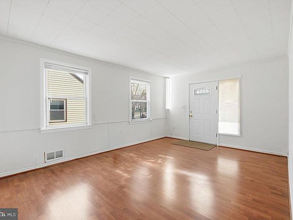 4th image of 3704 Oliver St