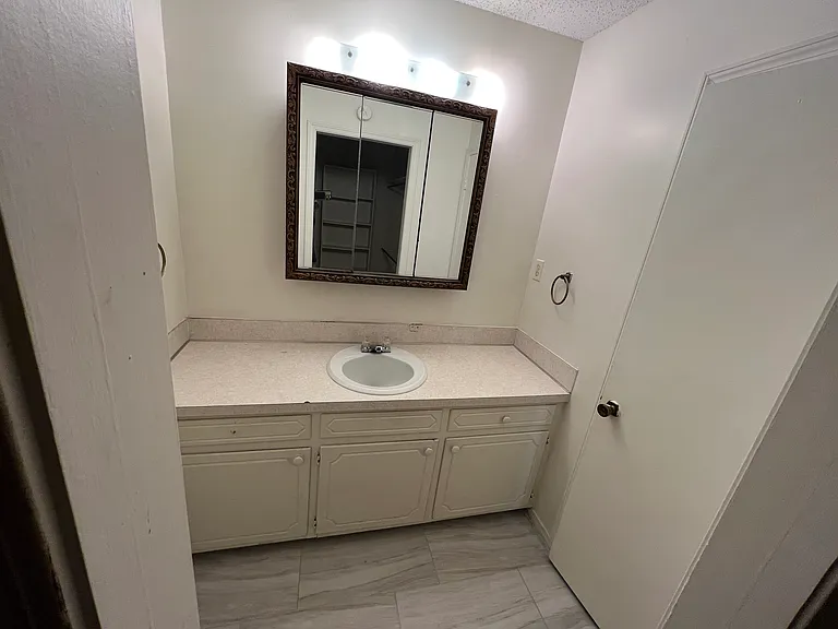 38 Colonial Dr #B — Photo 10