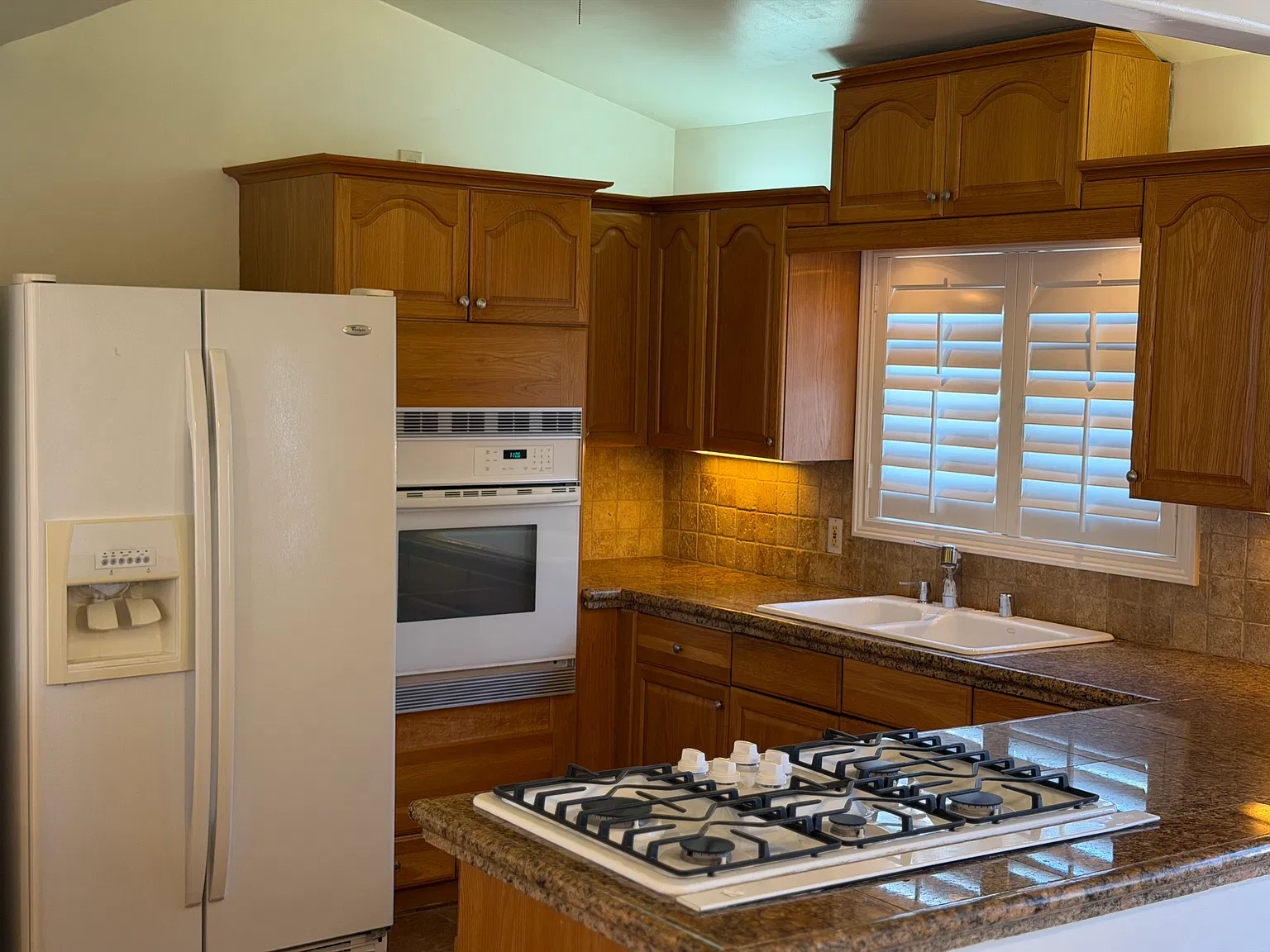 2 bed, 1400 sqft, $2,550 — Photo 3