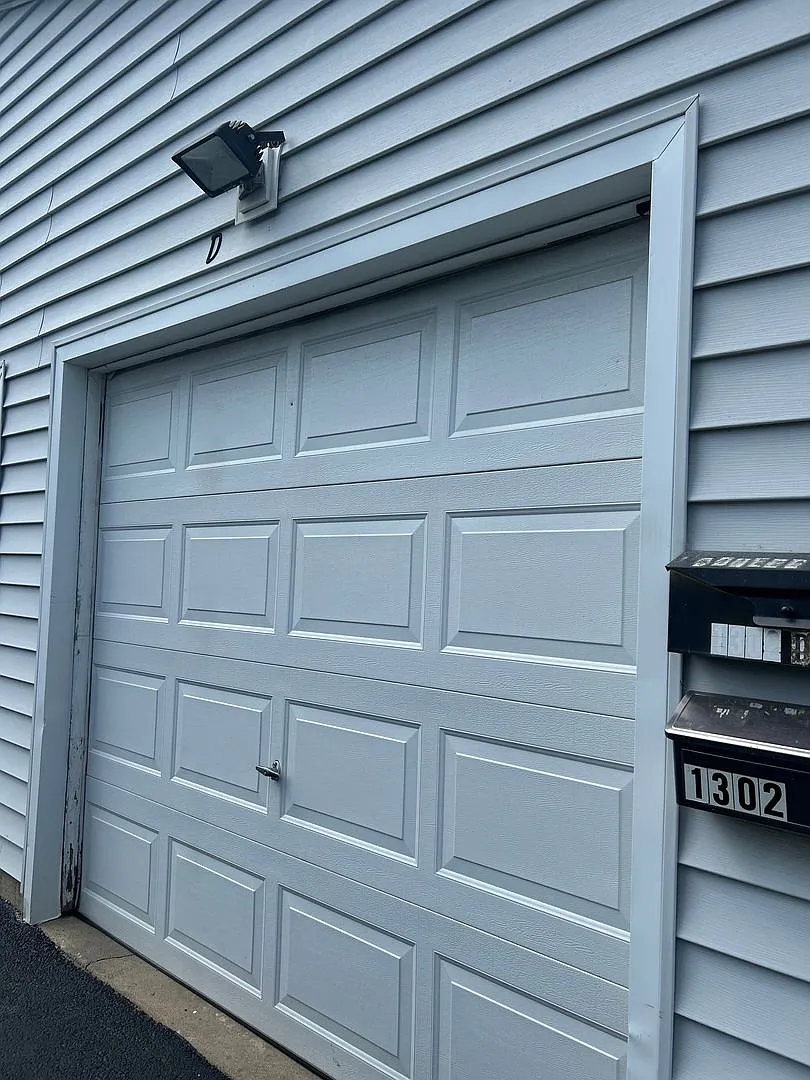 For Rent: 2 Bedroom, 1 Bath — Photo 3