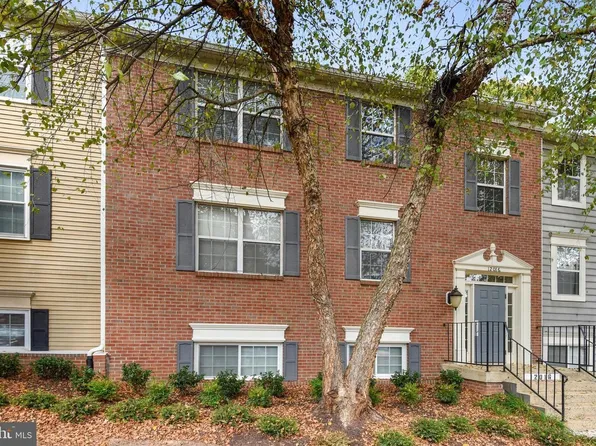 12016 Golf Ridge Ct APT 301, Fairfax, VA 22033