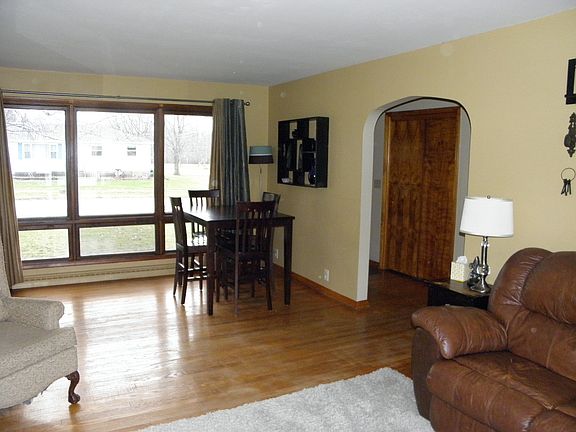 3rd image of 1807 Twin Oaks Dr